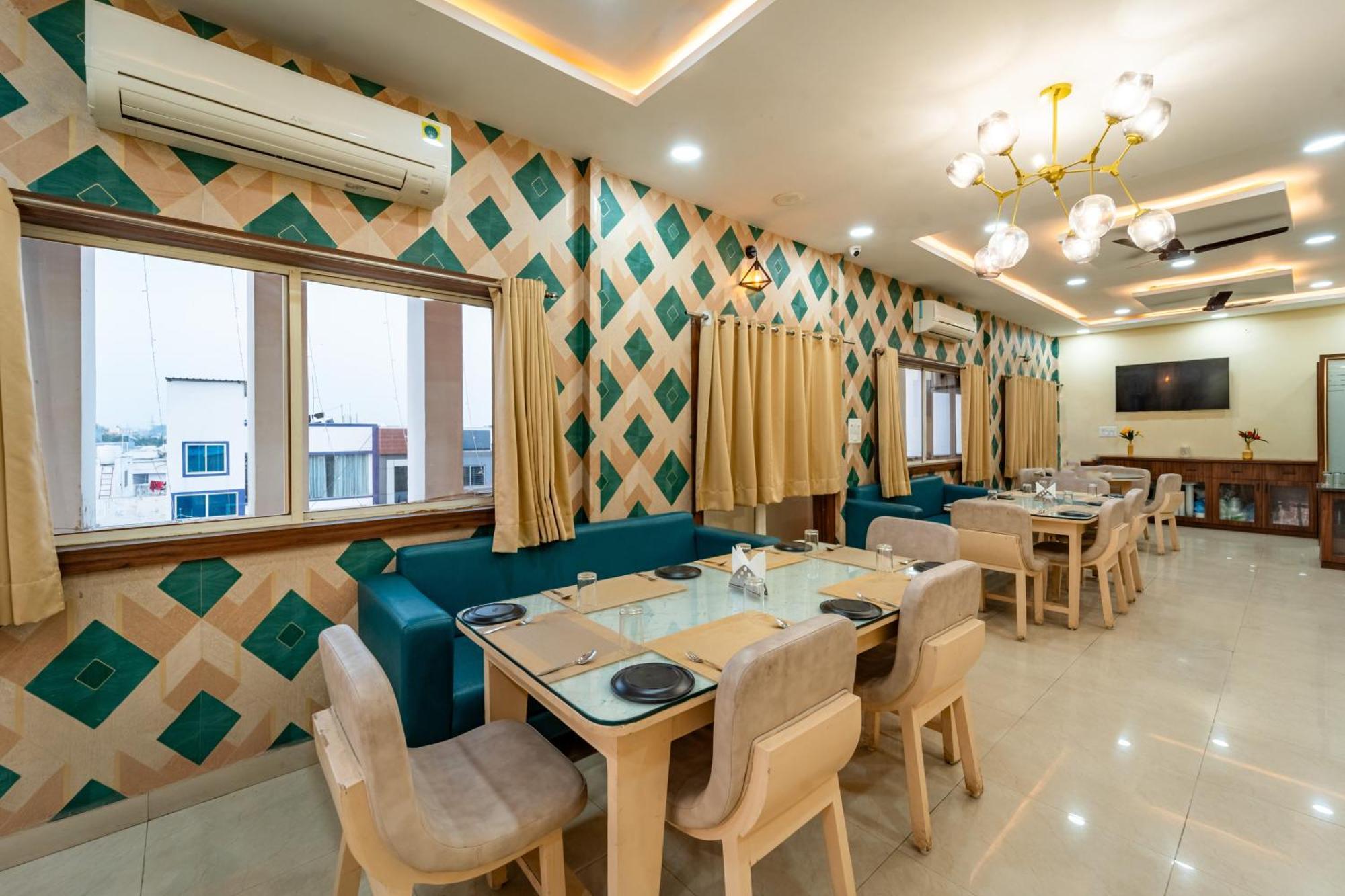 Treebo Premium Zorba Hotel Бопал Екстериор снимка