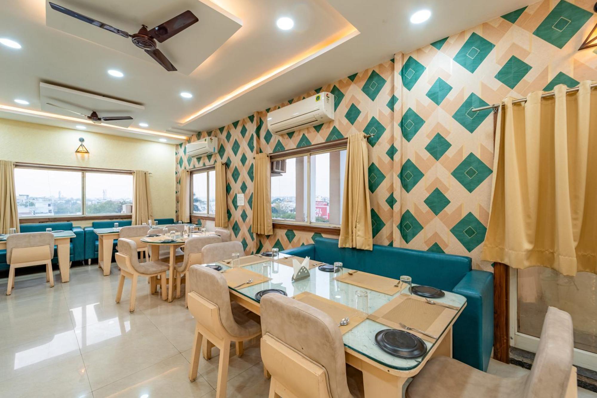 Treebo Premium Zorba Hotel Бопал Екстериор снимка