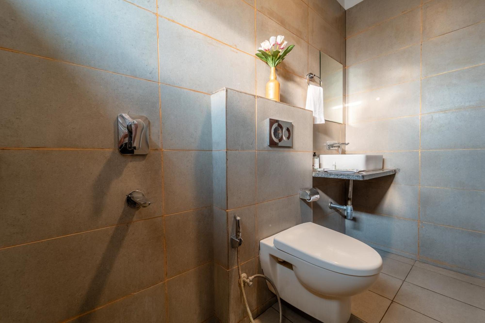 Treebo Premium Zorba Hotel Бопал Екстериор снимка